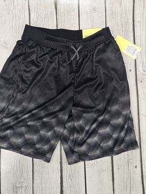NWT all in motion Black Geometric Fade Boys Athletic Shorts M